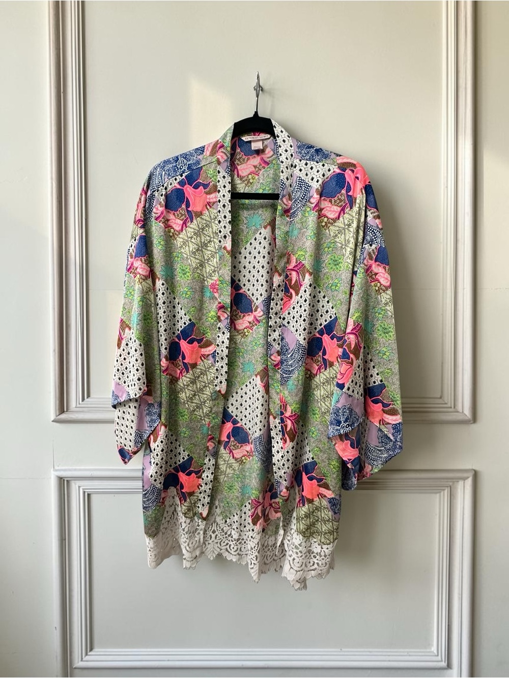 Victoria’s Secret Bali Patchwork Open Front Kimono. Size: Medium/Large